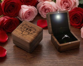 パーソナライズされた正方形LED婚約指輪ボックス、ライト付きリングボックス、カスタム刻印入り木製リングホルダー、プロポーズ、結婚祝いのカップルへのギフト