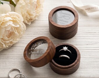 パーソナライズされた木製リングボックス、透明アクリル蓋付き刻印入り結婚指輪ホルダー、婚約記念品ボックス、花嫁へのプロポーズギフト、結婚式