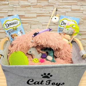 Personalized Cat Gift Hamper, Plush Bed, Toys & Treats