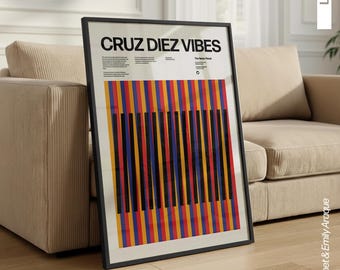 Puede incluir: Un póster rectangular enmarcado titulado CRUZ DIEZ VIBES que presenta un patrón de rayas verticales en rojo, amarillo, azul y negro. El fondo blanco incluye pequeños bloques de texto negro y el logotipo de The Poster Planet por Emily Araque.