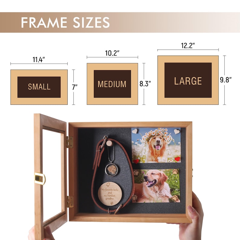 Pu&ograve; includere: Scatola commemorativa in legno per animali domestici con porta in vetro, che mostra un collare per cani, un ciondolo e due foto. La scatola ha tre opzioni di dimensioni del telaio: piccolo (29 cm x 18 cm), medio (26 cm x 21 cm) e grande (31 cm x 25 cm).