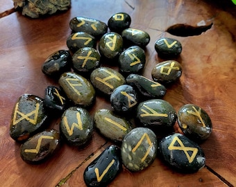 Starsze runy Futhark ~ Zestaw 24 kamieni ~ Rzeźbione ręcznie