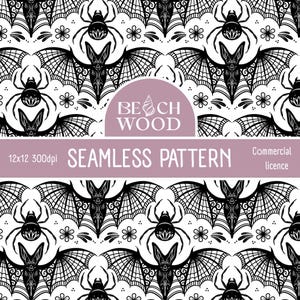 Può includere: Un motivo senza cuciture in bianco e nero con pipistrelli, ragni, ragnatele e fiori. Il design include il testo "BEACH WOOD" e "SEAMLESS PATTERN". Il motivo è una licenza commerciale ed è 30,48 x 30,48 cm a 300 dpi.