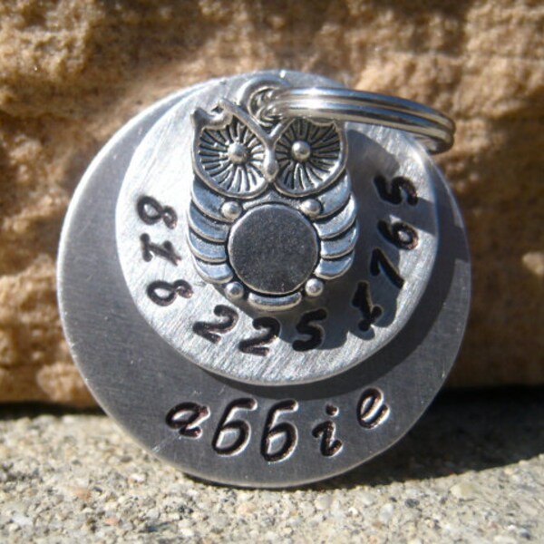 The Abbie (#074) - Eule Haustier ID Tag Hundemarke Handgestempelt Monochromic Silber Layered Tag