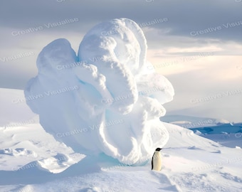 Pinguin im Schatten der massiven arktischen Eisformation in verschneiter Polarlandschaft