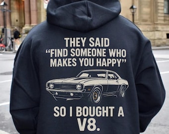 Hoodie voor klassieke autoliefhebbers: 'Vind iemand die je gelukkig maakt, dus ik heb een V8 gekocht'
