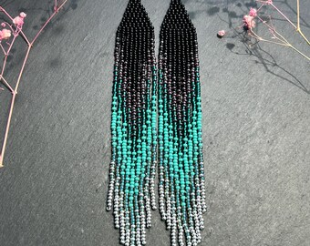 Kolczyki z frędzlami w kolorze czarno-zielonym i srebrnym, ręcznie robione kolczyki zwisające w stylu boho ombre, prezent dla niej