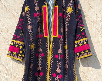 Chaqueta larga de terciopelo Suzani / Abrigo de invierno bohemio con bordado floral hecho a mano
