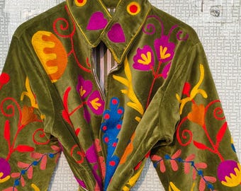 Chaqueta kimono larga bordada: bata suzani de algodón hecha a mano