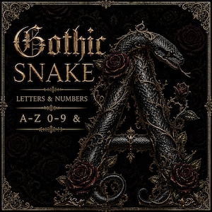 Op de afbeelding: Een digitale afbeelding met de letter A gevormd door een zwarte slang met schubben, verweven met donkerrode rozen en gouden filigraan. Tekst: Gothic SNAKE LETTERS & NUMBERS A-Z 0-9 &. Het ontwerp staat op een donkere achtergrond met bloemmotieven.