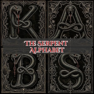 Puede incluir: Una impresión de arte digital titulada THE SERPENT ALPHABET con cuatro paneles oscuros y ornamentados. Cada panel muestra una letra grande K, A, B o S formada por una serpiente escamosa enroscada con ojos y colmillos rojos, rodeada de detalles góticos.