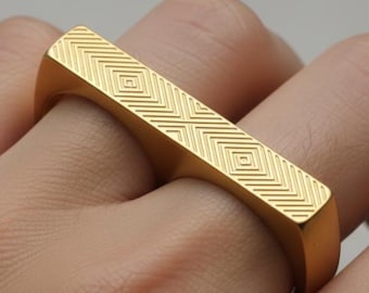 Geometric Two Finger Ring, Gold Statement Double Band, Modern Engraved Pattern Ring, Urban Jewelry, Minimalist Statement Band Unisex Jewelry