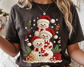 Kunstgarn Schneemann Weihnachten PNG, Chunky Knit Süßes Urlaub Schneemann Trio, Gemütliche Winterszene Sublimationsdesign, Preppy Yarn Weihnachtskunst