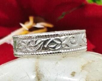 Elegante anillo floral de plata de estilo vintage: joyería para todos los días. Joyería llamativa bohemia hecha a mano.