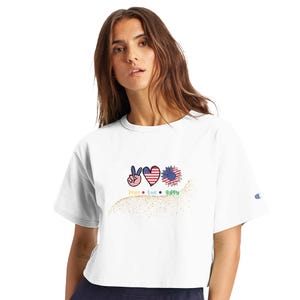 Champion Baumwolle Rundhals T-Shirt | Frieden, Liebe, Glücklich | Elegantes und bequemes Crop-T-Shirt-Stil