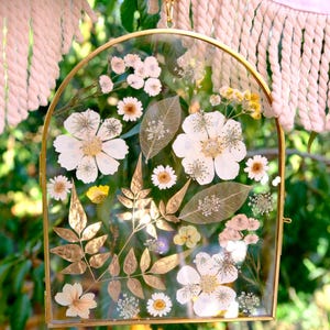 Echte gepresste Blumen Kunstwerk in Pastell, konservierter Blumenstrauß, botanische Wandkunst, Blumenkunst