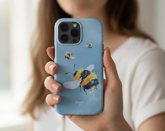 Funda para teléfono MagSafe con diseño de abeja, funda para iPhone con estilo cottagecore, diseño de ilustración de abeja, funda con diseño de abeja natural y adorable, estética azul suave.