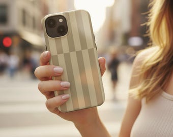 Funda para iPhone MagSafe a rayas, funda minimalista para iPhone, estética neutra en color beige, diseño de rayas verticales, cubierta suave y limpia.