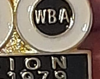 spilla commemorativa dei 100 anni della W.B.A.