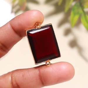Dije conector de cuarzo granate rojo intenso, colgante rectangular de talla esmeralda, doble asa chapada en oro