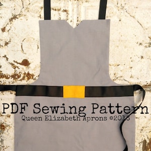 Puede incluir: Un delantal gris con correas negras y un cinturón negro con un acento amarillo. El delantal tiene el texto "PDF Sewing Pattern" y "Queen Elizabeth Aprons ©2016". El delantal es de tela.