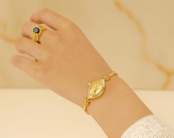 Vintage Elizabeth Taylor Gold Tone Rhinestone Bezel Quartz  display picture 1