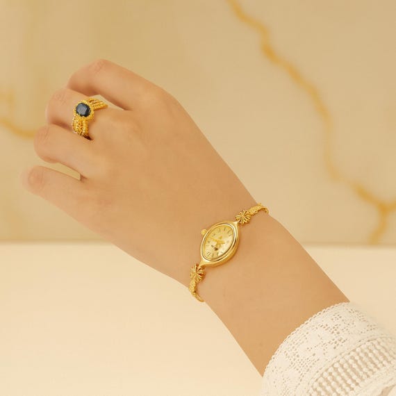Elegant Gold Women’s Watch – French Retro Small Dial Quartz Bracelet | Waterproof Luxury Wristwatch for Daily Wear and Special Occasions