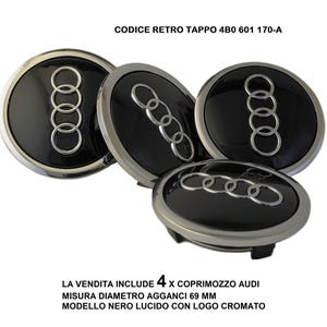 Può includere: Set di quattro coprimozzi Audi neri e argentati con il logo Audi. I tappi hanno una finitura lucida e un logo cromato. Il testo sull'immagine recita "CODICE RETRO TAPPO 4B0 601 170-A".