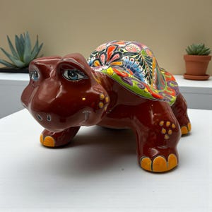 Estatua de tortuga de Talavera / Cerámica mexicana pintada a mano