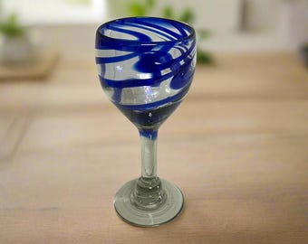 Handgemaakt Mexicaans wijnglas | Kobaltkleurige wervelbeker