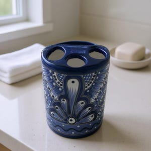 Soporte para cepillos de dientes Talavera azul y blanco / Decoración de cerámica hecha a mano