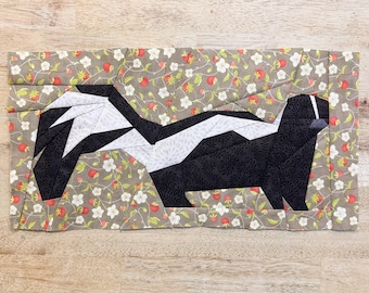 Patrón de bloque de colcha con patchwork de papel de la serie Animales del Bosque y del Río Skunk FPP