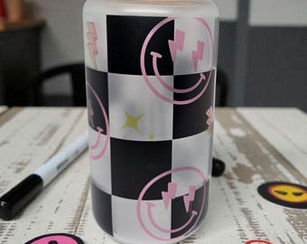Karierte Smiley Face Iced Coffee Glastasse | Bambus Deckel & Strohhalm