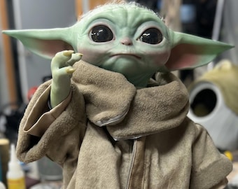 Animatronic Grogu Baby Yoda Robot | Fjärrstyrd rörlig Grogu | Interaktiv Star Wars-inspirerad följeslagare