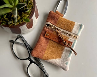 Carabiner Coin I.D. Case || Southwestern Agate Beach Caramel Leather || Rosebud Originals