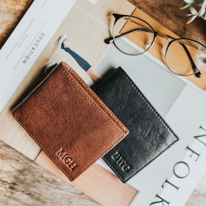 男性用カスタムレザーウォレット - オプションのコインポーチと取り外し可能なIDフラップ付きRFID二つ折りウォレット - パーソナライズ - 彼、お父さん、旦那さんへのギフト