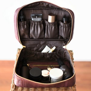 Essential oil storage - Essential oil bag - Leather toiletry bag - Cosmetics bag women - Travel kit storage bag - Travel case for toiletries