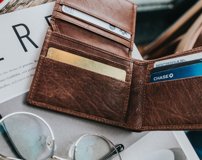 Slim card wallet men - Personalized leather wallet - Mens wallet bifold - Brown leather wallet - Monogram initials wallet - Gift for dad