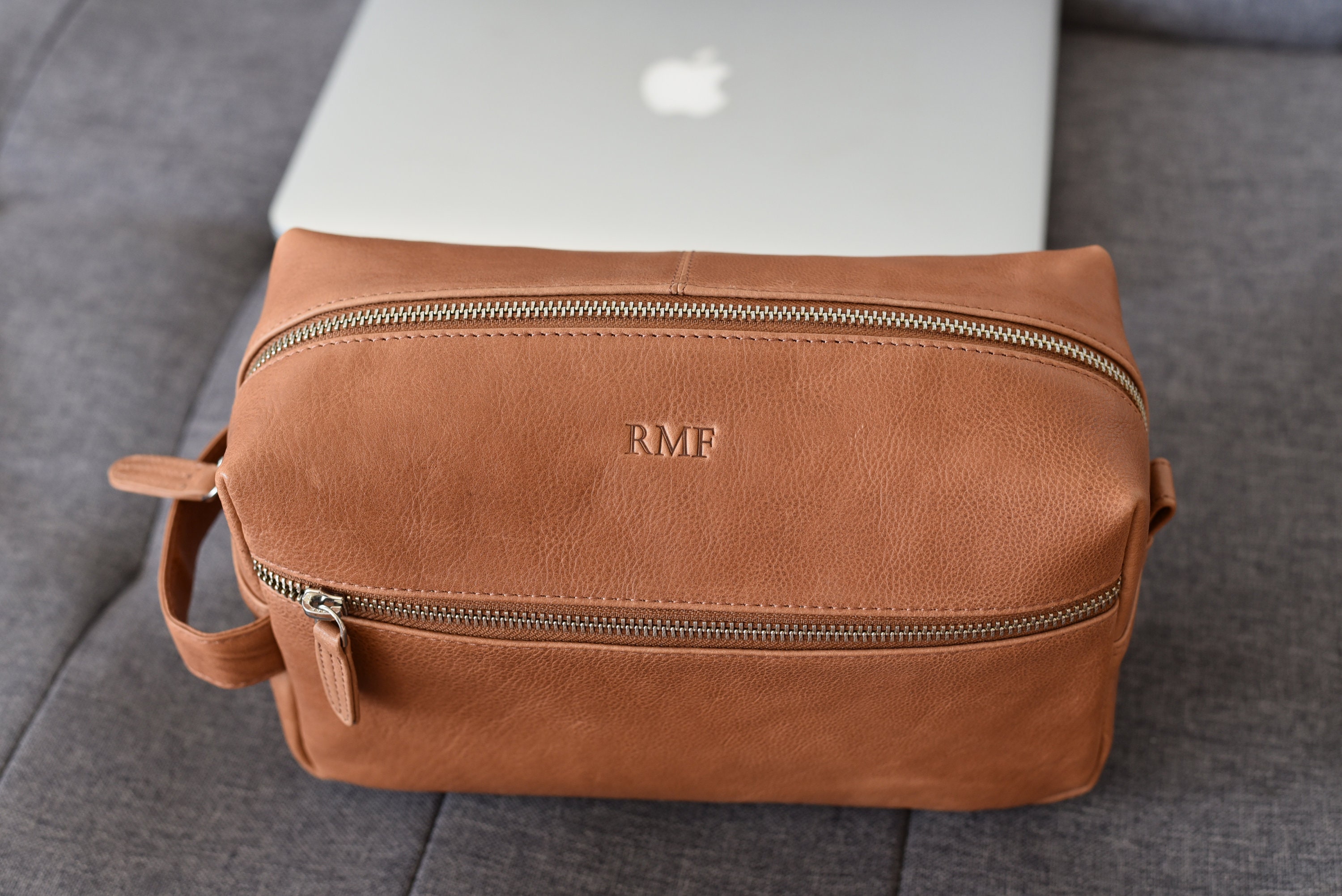 Personalized leather toiletry bag - Dopp kit - Christmas - Anniversary gift for him - For husband - Leather travel bag - For dad - boyfriend
