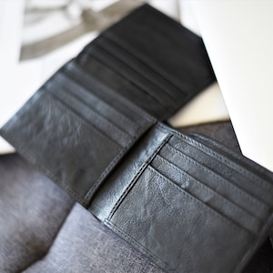 Cartera de cuero para hombre - Cartera plegable con compartimentos para billetes - Cartera de cuero negro - Cartera con ranura para identificación - Regalo para él - Personalizada