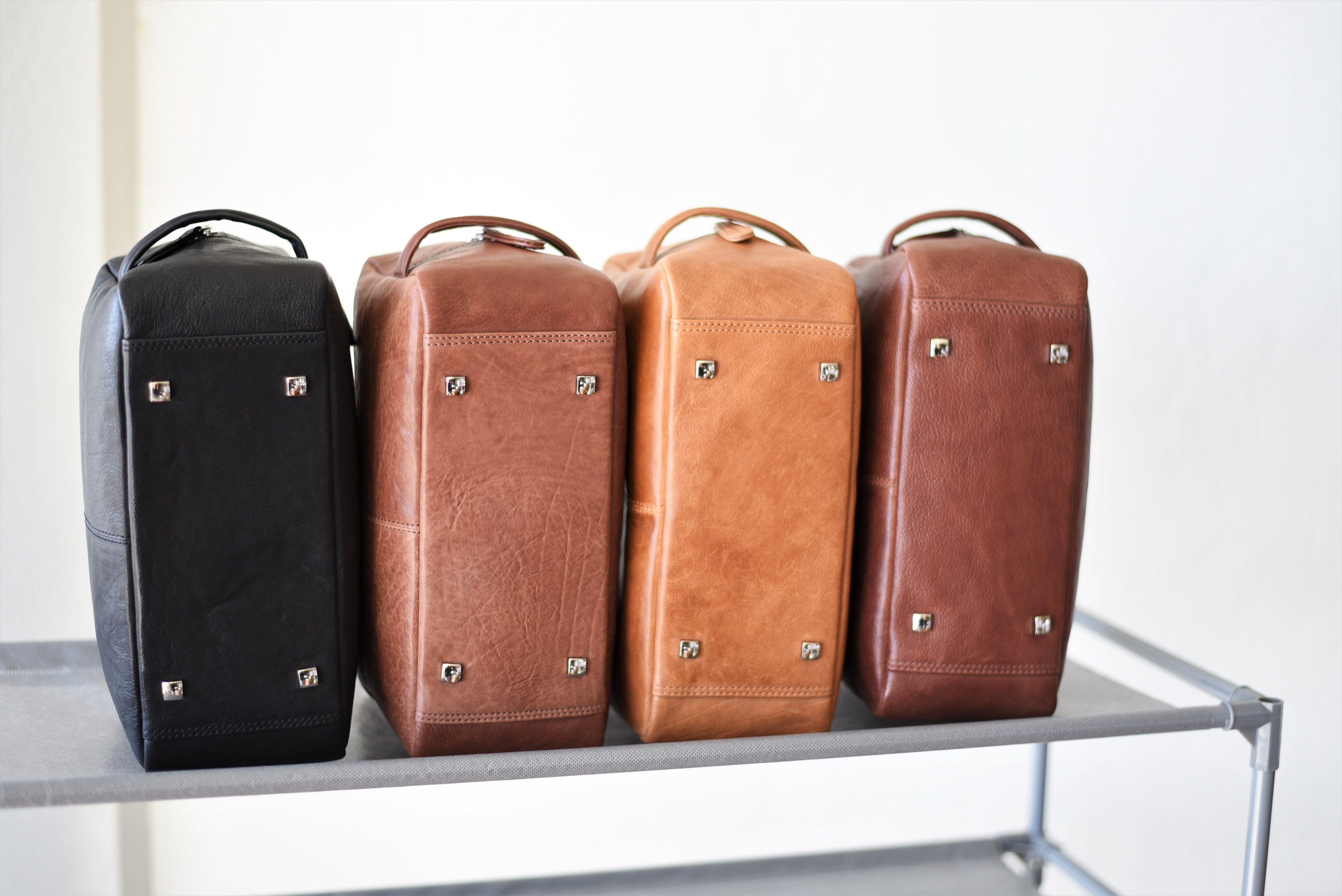 Personalized leather toiletry bag - Dopp kit - Christmas - Anniversary gift for him - For husband - Leather travel bag - For dad - boyfriend