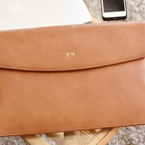 MacBook Pro 13 / new Air 13 / 14 / 15 / 16 inch sleeve Leather laptop sleeve Envelope case Personalized laptop folio Monogrammed Caramel