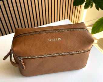 Groomsmen gifts - Personalized toiletry bag - Monogrammed leather toiletry bag - Groomsmen gifts ideas - Wedding - Dopp kit - Bestman gift