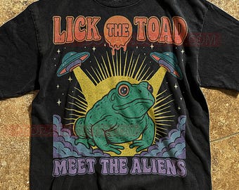 Lick The Toad Meet The Aliens T-Shirt, Retro Cartoon Psychedelic T Shirt, Vintage Frog Design Ufo Graphic, Trippy Frog Tee