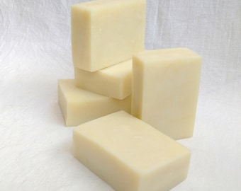 Sapone al sego di camomilla, prodotto artigianalmente con il metodo a caldo, sapone delicato per l'uso quotidiano, ideale per pelli sensibili, sapone naturale alle erbe.