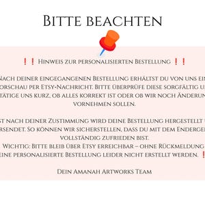 May include: A pale pink informational sign with black text titled BITTE BEACHTEN. It features an orange pushpin icon and instructions regarding personalized order previews, approval processes, and the necessity of Etsy communication.