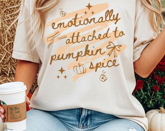 Pumpkin Spice png, emotioneel verbonden grappig herfstcitaatontwerp, Pumpkin Spice Lover, trendy shirt herfstkoffieseizoen, trendy shirt png, gezellige herfst