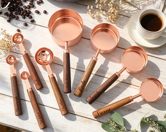 Juego de tazas medidoras de acero inoxidable personalizadas, tazas medidoras con mango de nogal grabado, regalo de cocina personalizado, regalo de inauguración de la casa, regalo de Navidad.
