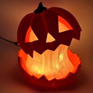 Lámpara de calabaza espeluznante con luz LED impresa en 3D