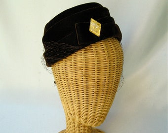 Vintage Ladies Hat Brown Velvet Toque Layered Veil
